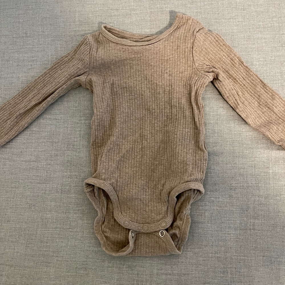 Ribbed baby girl body suit.